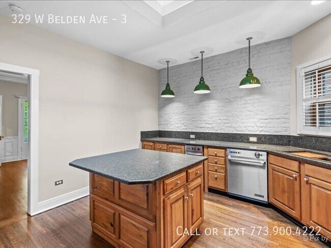 Building Photo - Prime Lincoln Park 2 bedroom 2.1 bath with...