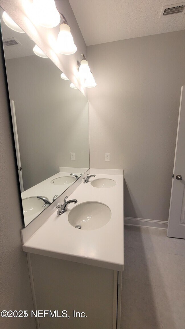 Building Photo - 82 White Cypress Dr
