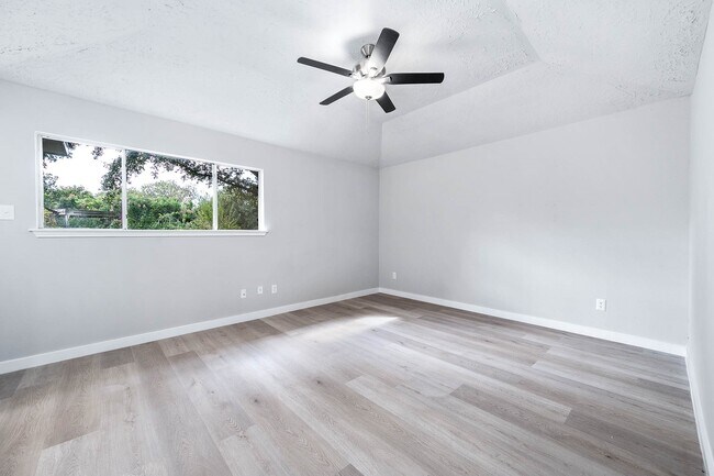 Building Photo - 3430 W Creek Club Dr