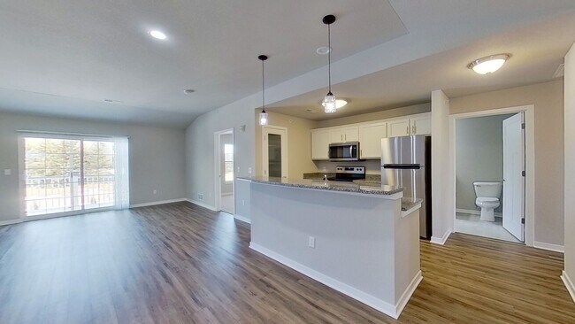 Building Photo - Like New Condo Style Upper 2 Bedroom 1 Bathroom Apartment is Available