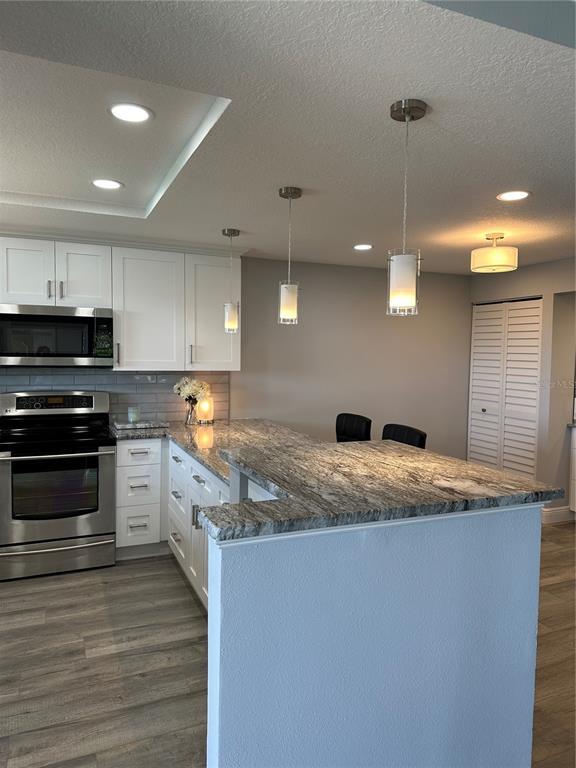 Building Photo - 12500 Capri Cir N
