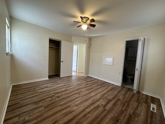 Building Photo - 3252 Club House Rd