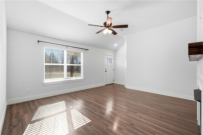 Building Photo - 14 Drew Ln