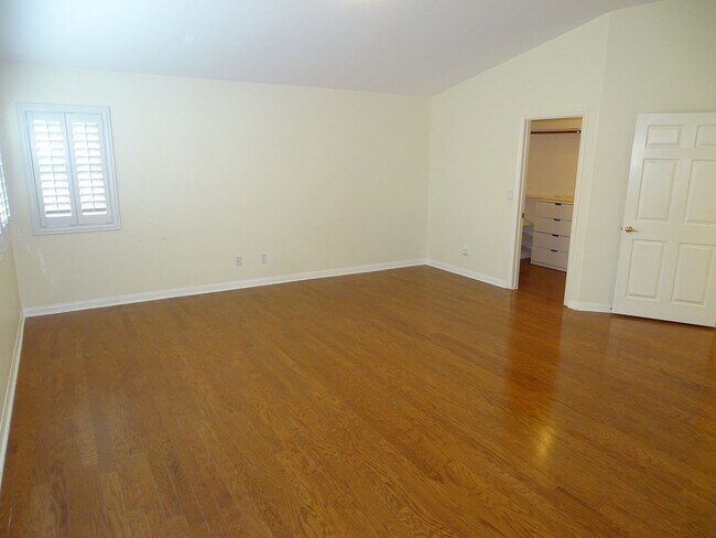 Building Photo - 5 BED Summerlin home w/ 1ST FLOOR BED AND 3/4 BATH