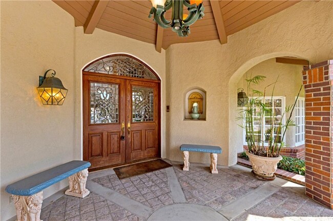 Building Photo - 6 South Peak