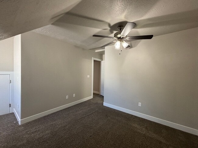Building Photo - DARLING TWO BEDROOM TOWNHOME IN CEDAR CITY!