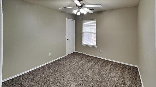 Building Photo - 2025 NW 176th Terrace