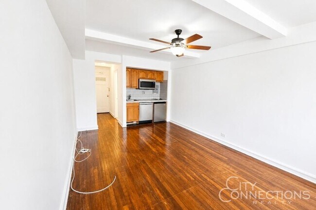 Building Photo - 320 E 42nd St