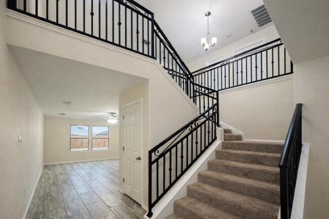 Building Photo - 5822 Doctorado Dr