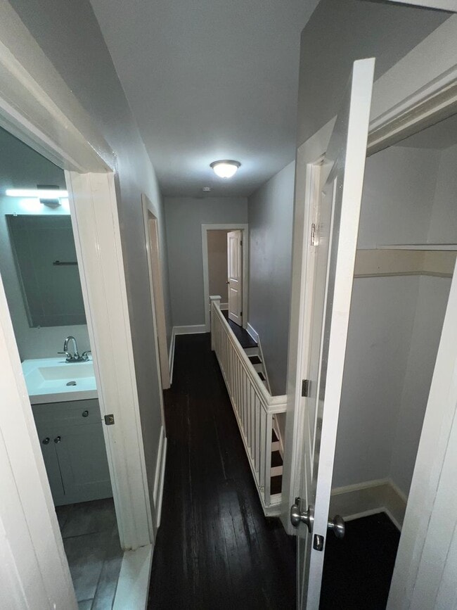 Building Photo - Beautiful 3 Bedroom Home