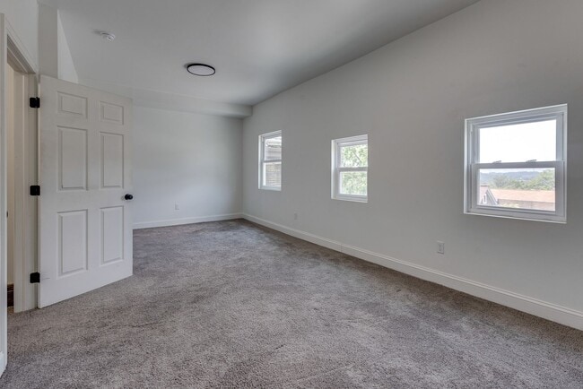 Building Photo - 19 Allen St