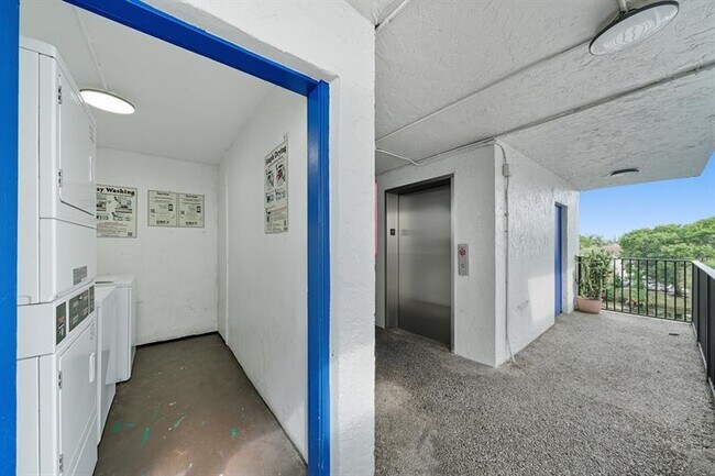 Building Photo - 3700 N Pine Island Rd