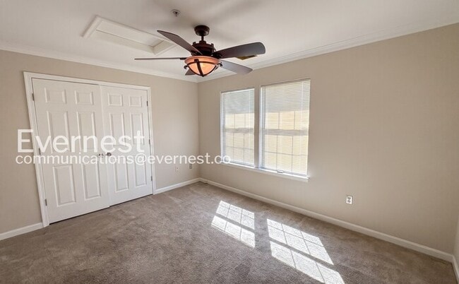 Building Photo - 2 Bed/1.5 Bath Townhome with Garage / Vouchers Accepted / Available Now!