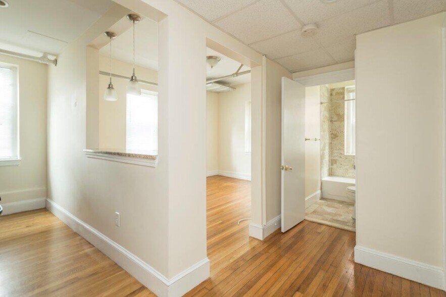 Building Photo - 136 Highland Ave