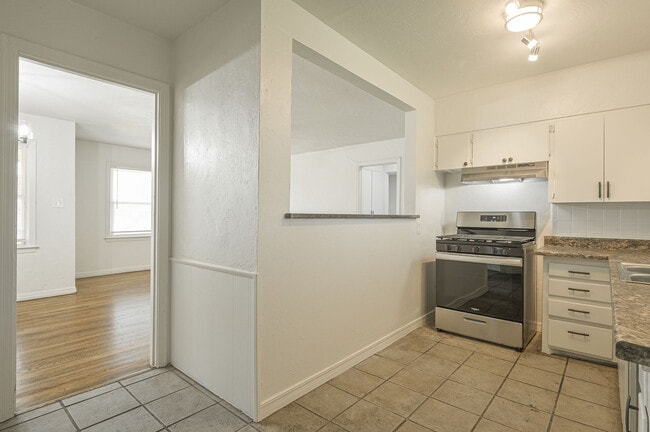 Building Photo - 1349 Kinkaid Dr