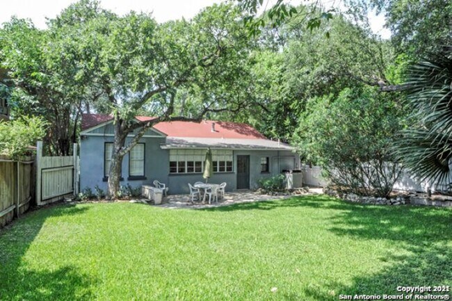 Building Photo - 2 Bedroom/1 Bath Alamo Heights Subdivision