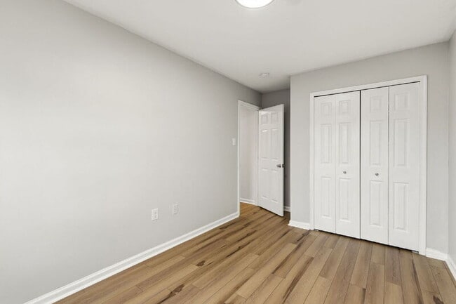 Building Photo - 335 Fullerton Pl