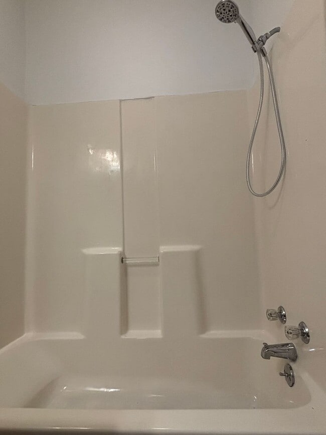Building Photo - Available now 2 bedroom 1 bath with bonus ...