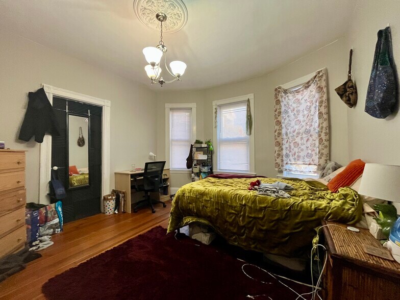 Building Photo - 83 Wensley St