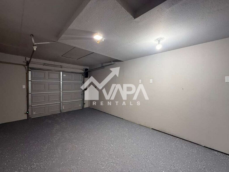 Building Photo - 231 Middlebury Dr