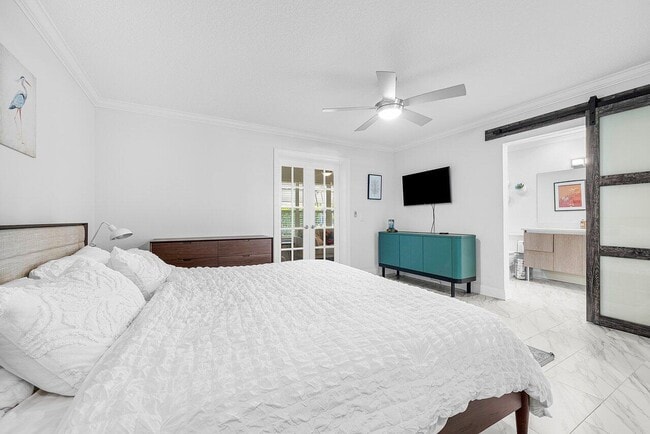 Building Photo - 810 High Point Dr W