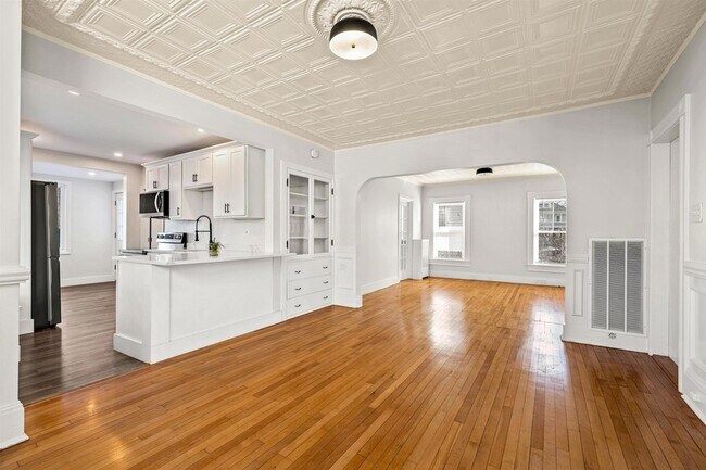 Building Photo - 26 Reservoir Ave