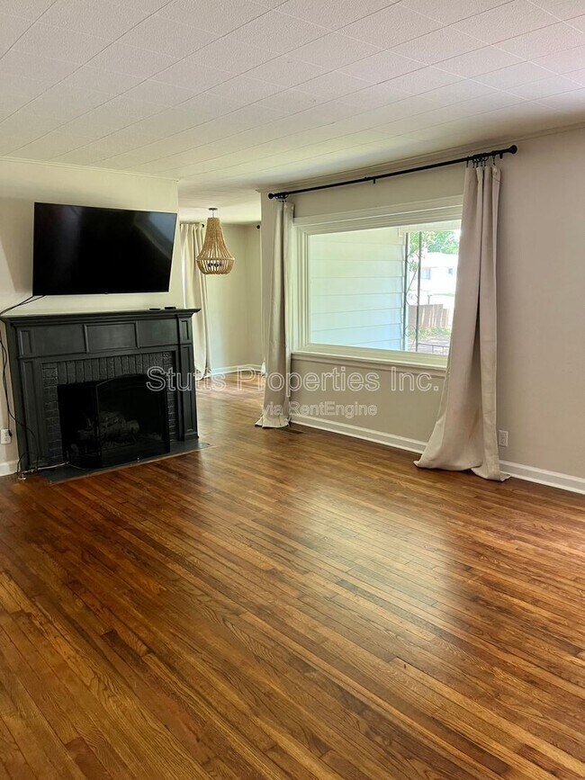 Building Photo - 1813 Tune Ave