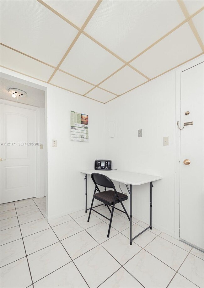 Building Photo - 3800 S Ocean Dr