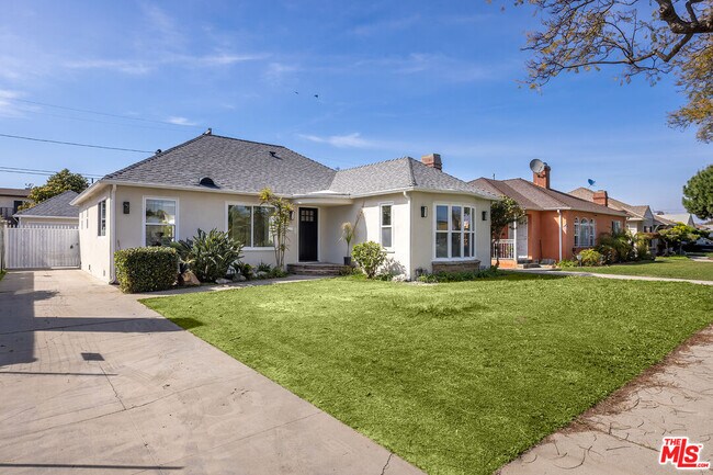 Building Photo - 3827 S Victoria Ave