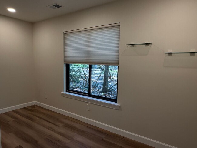 Building Photo - Stunning Remodeled One-Story Home - Port Royal Plantation