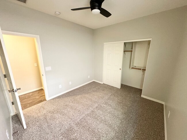 Building Photo - Beautiful 4 Bedroom Single Level Home Loca...