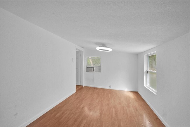 Building Photo - 4851 Kirby Loop Rd