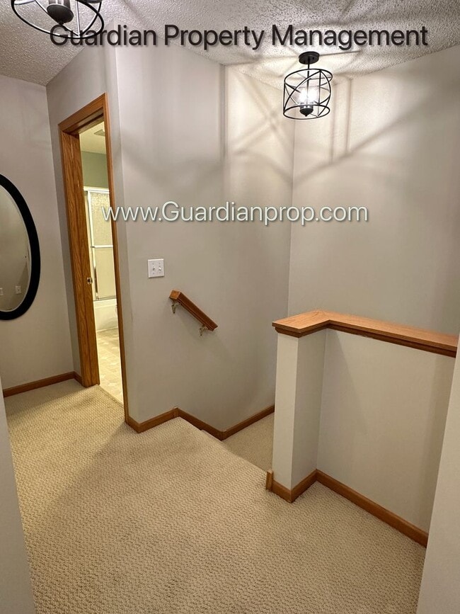 Building Photo - Hopkins Single Family Home, 2 Car Garage, ...