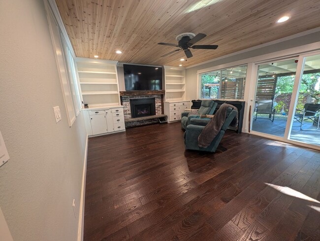 Building Photo - Stunning 4-Bedroom Home in Desirable Central Kitsap Location