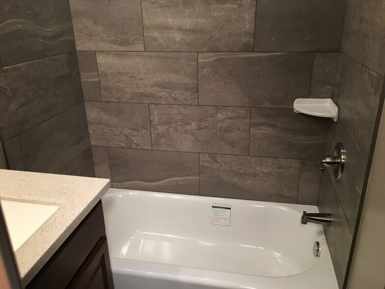 Master bath - 7421 Sharon-Mercer Rd