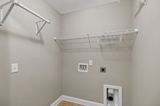 Building Photo - 152 Spindle Way