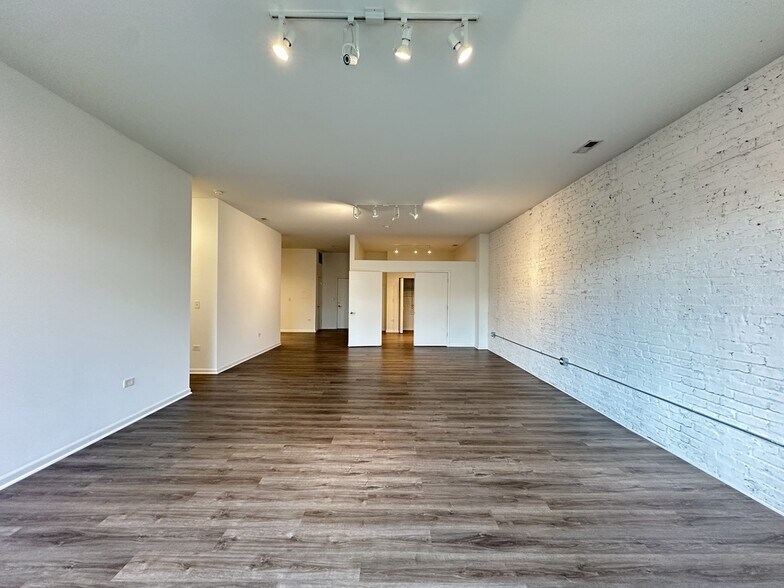 Building Photo - 2550 S Wabash Ave