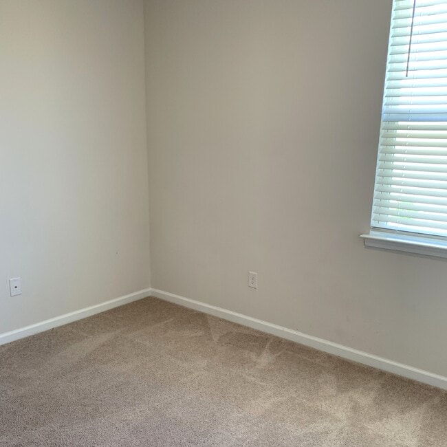 Building Photo - 246 Marauder Dr