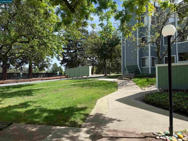 Building Photo - 1144 Maywood Ln