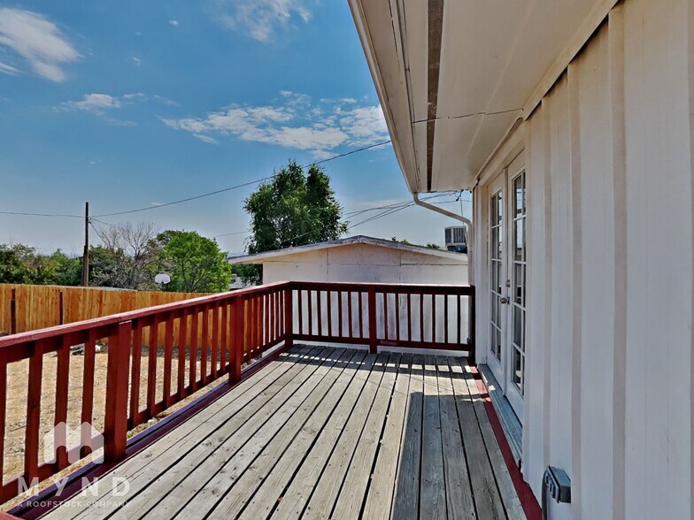 Building Photo - 347 Leona Dr