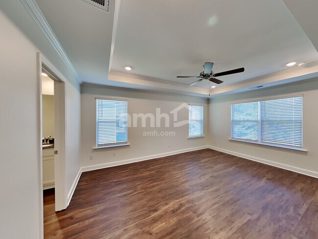 Building Photo - 555 Rivermist Dr