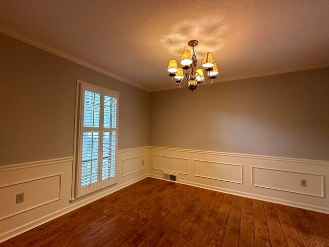 Building Photo - 1531 Cordova Rd