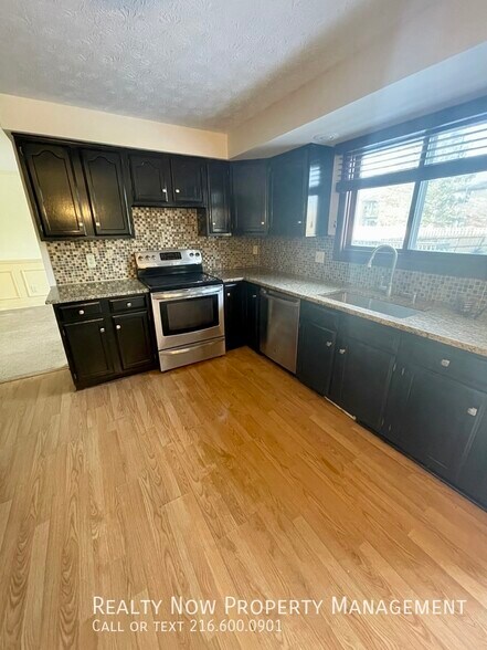 Building Photo - 32467 S Roundhead Dr
