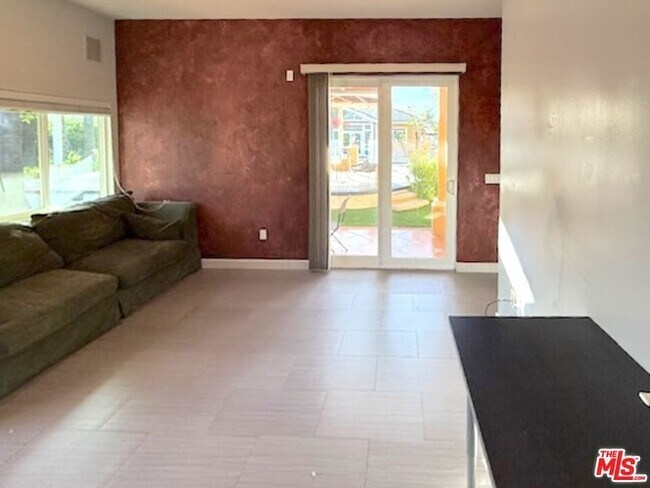 Building Photo - 6231 Royer Ave