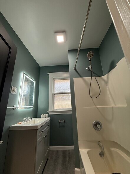 Building Photo - 629 Parkside Ave