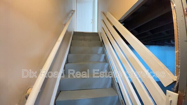 Building Photo - 344 W Parkwood Dr