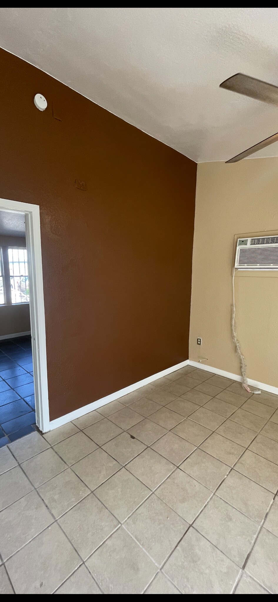 Building Photo - 1124 Laurel Ave