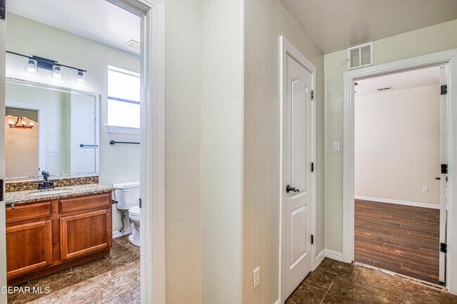 Building Photo - 13401 Emerald Pond Dr
