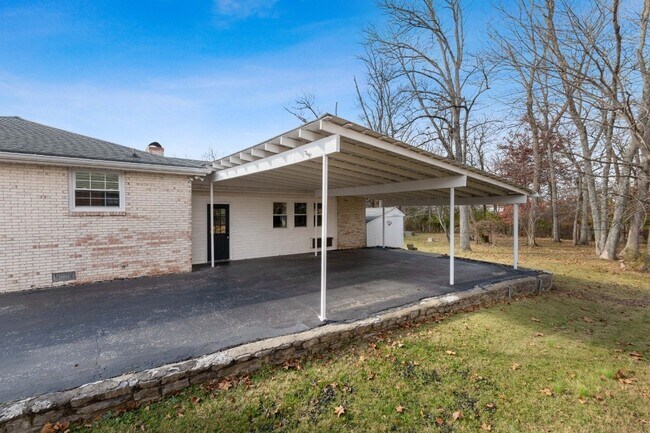 Building Photo - 220 Bartonwood Dr