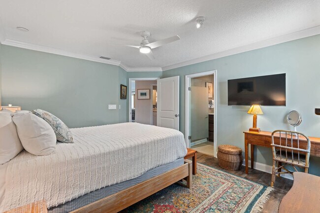 Building Photo - 430 Arricola Ave